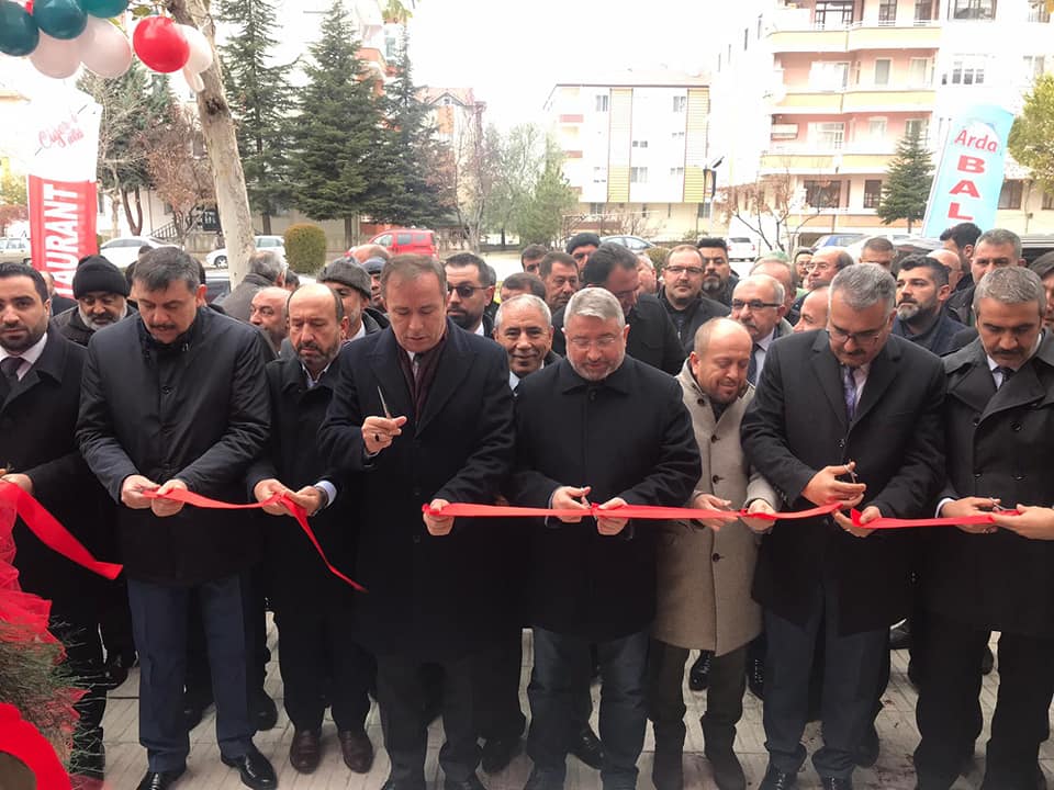 SİYASETTE  “DÜN DÜNDÜR,  BUGÜN BUGÜNDÜR” 